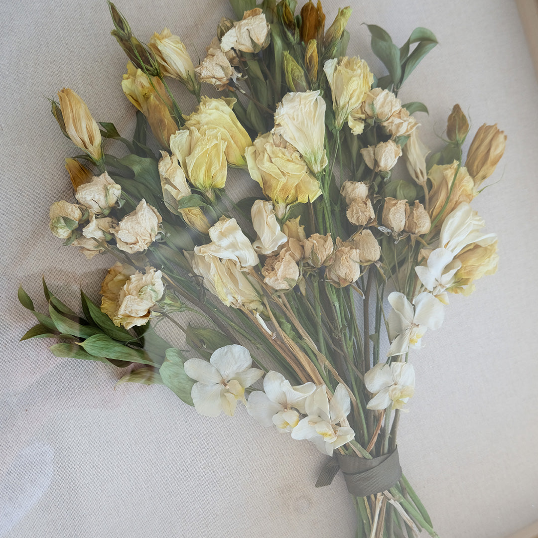 Cuadro de flores secas en ramo
