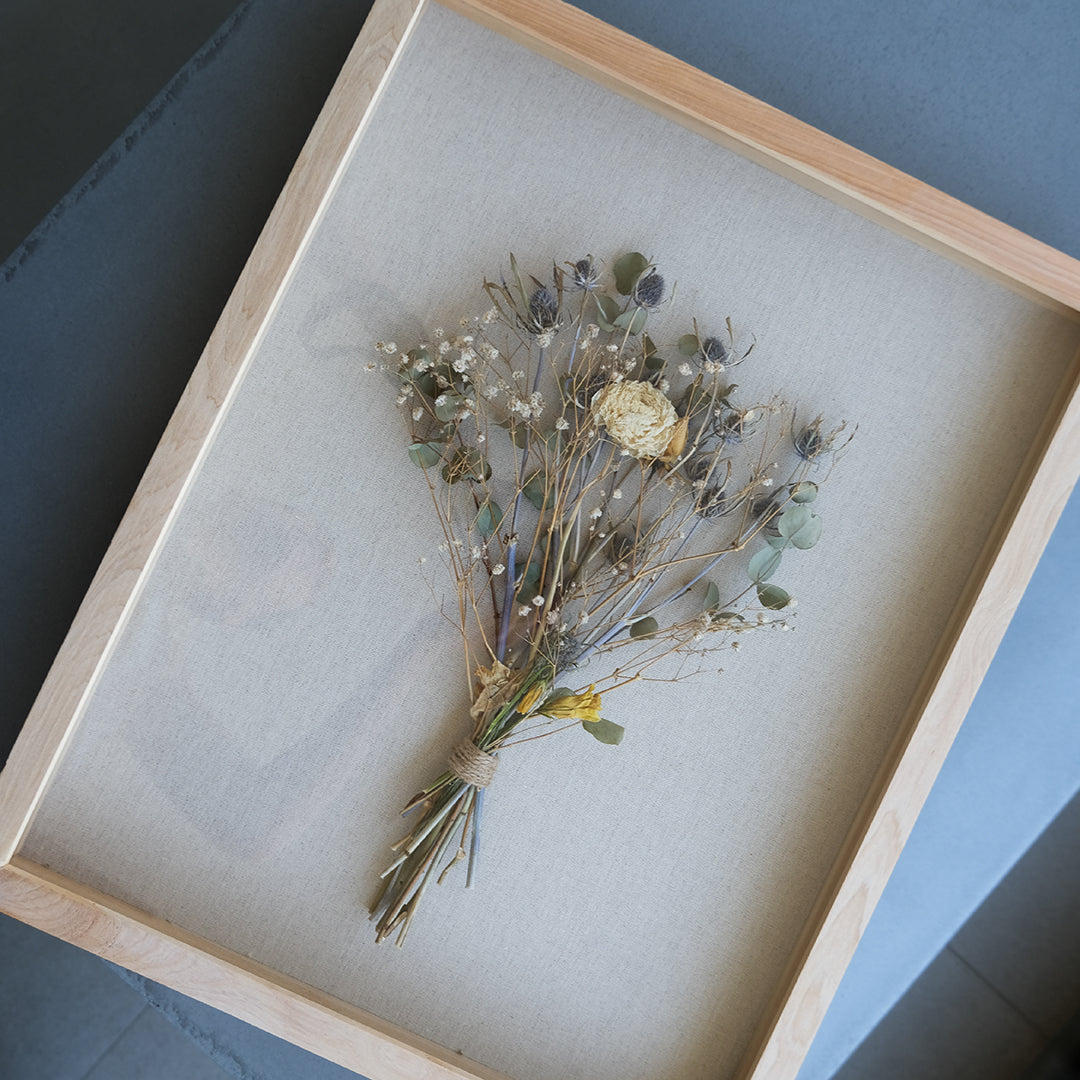 Cuadro de flores secas en ramo